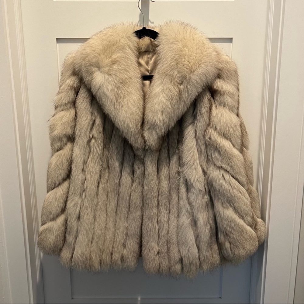 FOX FUR COAT RARE BEAUTY Authentic-blend of white,cream,grey,beige,wheat color)
